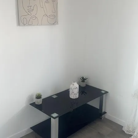 Avec Balcon A 2 Pas La Gare