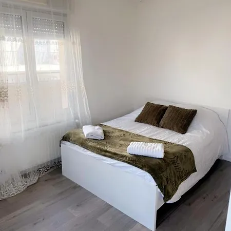 Appartement Avec Balcon A 2 Pas La Gare *